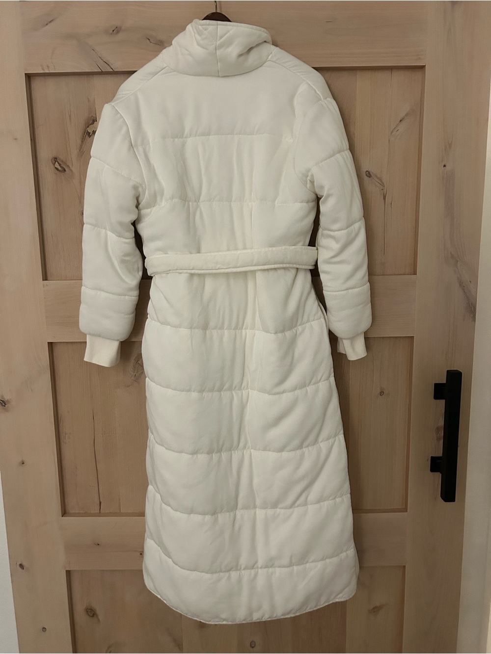 Soma Ivory Cream soft Long Puffer Robe with Belt and pockets, EUC, size small. - Picture 3 of 9